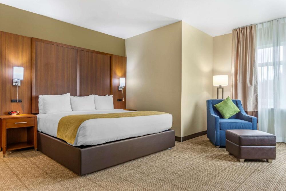 King Room - Accessible/Non-Smoking interior